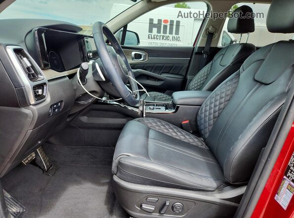 5XYRKDLF5PG221610 2023 KIA SORENTO Red Vista interior delantera