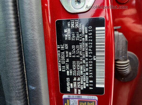 5XYRKDLF5PG221610 2023 KIA SORENTO Red Vista de la etiqueta del VIN