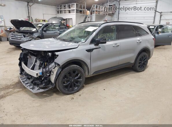 5XYRKDLFXNG155522 2022 KIA SORENTO Gray Vista tres cuartos delantera izquierda