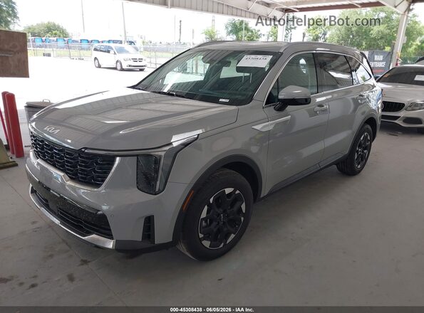 5XYRL4JC8TG439072 2026 KIA SORENTO Gray წინა მარცხენა ხედი სამი მეოთხედიდან