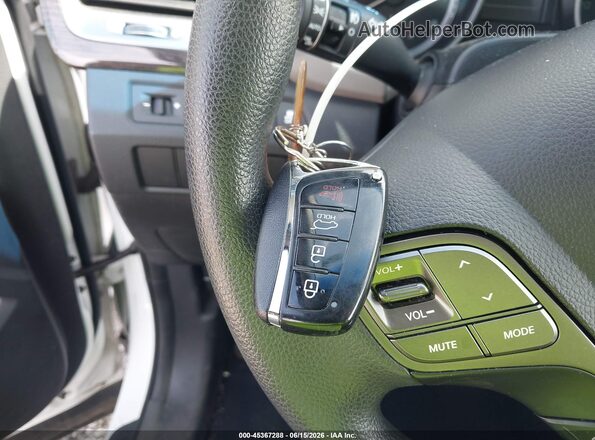 5XYZU3LB2JG532436 2018 HYUNDAI SANTA FE SPORT White Առջևի վահանակի տեսք