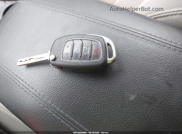5XYZUDLB6HG384694 2017 HYUNDAI SANTA FE SPORT Серый Вид панели приборов