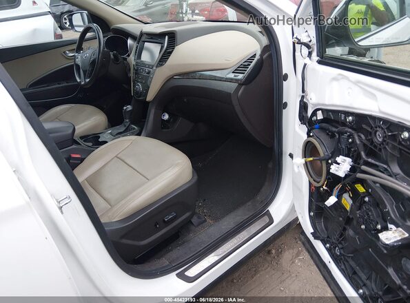 5XYZUDLBXHG460806 2017 HYUNDAI SANTA FE SPORT Белый Вид салона спереди
