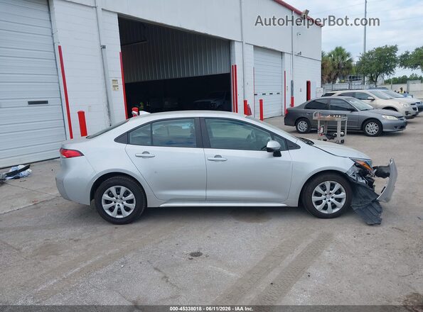 5YFB4MDE0RP099044 2024 TOYOTA COROLLA Silver Սալոնի 360 աստիճան տեսք