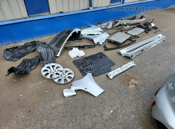 5YFB4MDE0TP390442 2026 TOYOTA COROLLA Silver Widok komory silnika