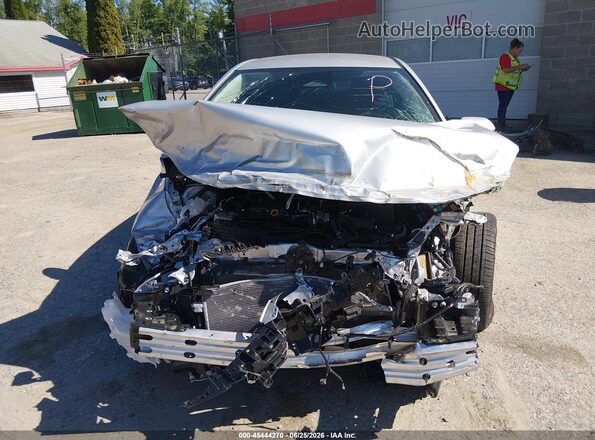 5YFB4MDE2TP410447 2026 TOYOTA COROLLA Silver Widok wnętrza z tyłu