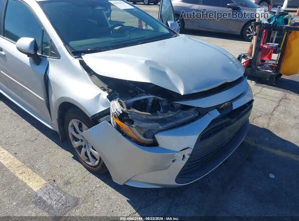 5YFB4MDE8PP031832 2023 TOYOTA COROLLA Серебряный Вид спереди