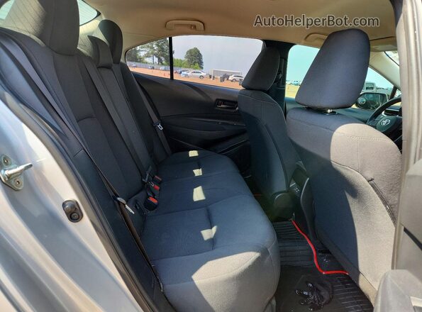 5YFB4MDE8PP046900 2023 TOYOTA COROLLA Silver Widok tylnych siedzeń