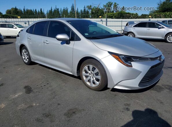 5YFB4MDEXRP114598 2024 TOYOTA COROLLA Серебряный Передняя правая четверть