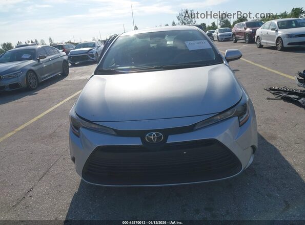 5YFB4MDEXSP268086 2025 TOYOTA COROLLA Silver Vista interior trasera