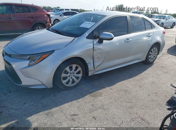 5YFB4MDEXSP268086 2025 TOYOTA COROLLA Silver Vista tres cuartos delantera izquierda