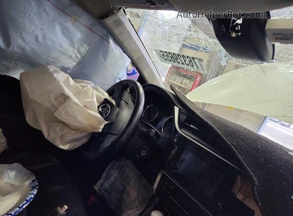5YFBURHE0HP698564 2017 TOYOTA COROLLA White 