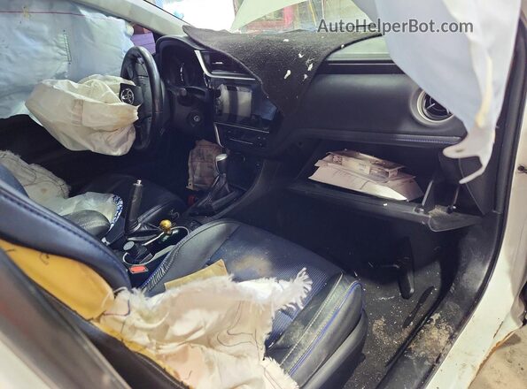 5YFBURHE0HP698564 2017 TOYOTA COROLLA White 