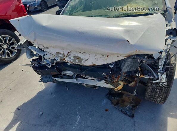5YFBURHE0KP908975 2019 TOYOTA COROLLA White 