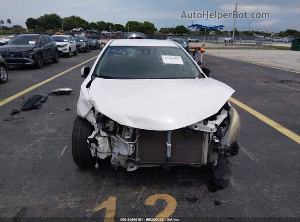 5YFBURHE1JP784388 2018 TOYOTA COROLLA White Սալոնի հետևի տեսք