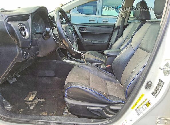 5YFBURHE2KP906709 2019 TOYOTA COROLLA Белый Вид салона спереди