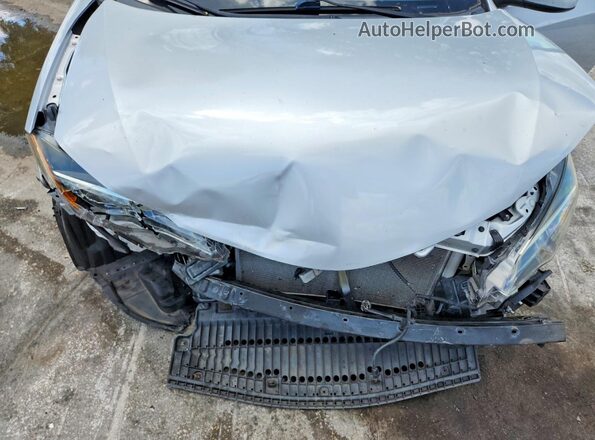 5YFBURHE3KP947432 2019 TOYOTA COROLLA Silver Вид задньої частини салону