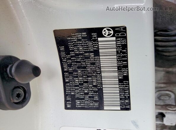 5YFBURHE4HP590609 2017 TOYOTA COROLLA White 