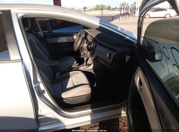 5YFBURHE4HP627559 2017 TOYOTA COROLLA Silver Vista interior delantera