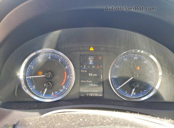 5YFBURHE4HP638495 2017 TOYOTA COROLLA Silver 