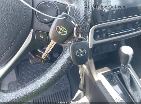 5YFBURHE4HP650601 2017 TOYOTA COROLLA Gray Widok deski rozdzielczej