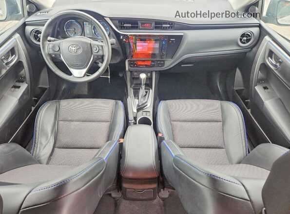 5YFBURHE4HP677944 2017 TOYOTA COROLLA Silver 