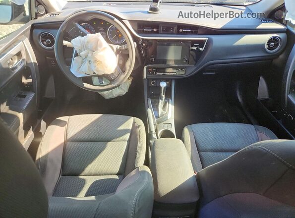 5YFBURHE4HP735826 2017 TOYOTA COROLLA White Widok deski rozdzielczej