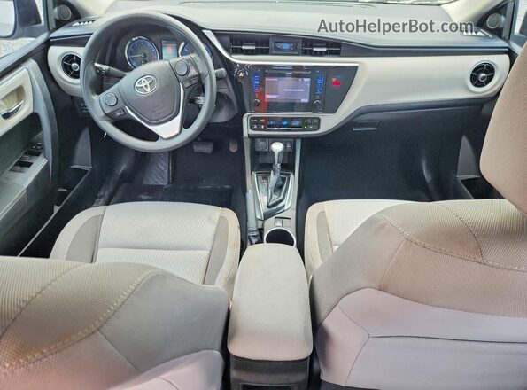 5YFBURHE4JP752759 2018 TOYOTA COROLLA Silver წინა პანელის ხედი