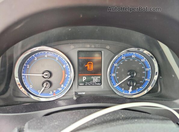 5YFBURHE4JP752759 2018 TOYOTA COROLLA Silver ხელსაწყოთა პანელის ხედი