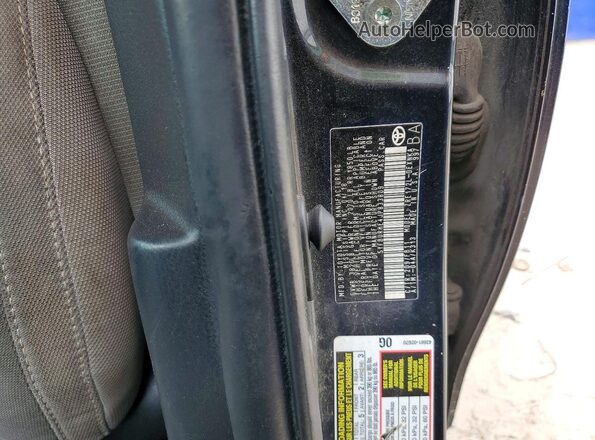5YFBURHE4JP833809 2018 TOYOTA COROLLA Black Widok naklejki z numerem VIN