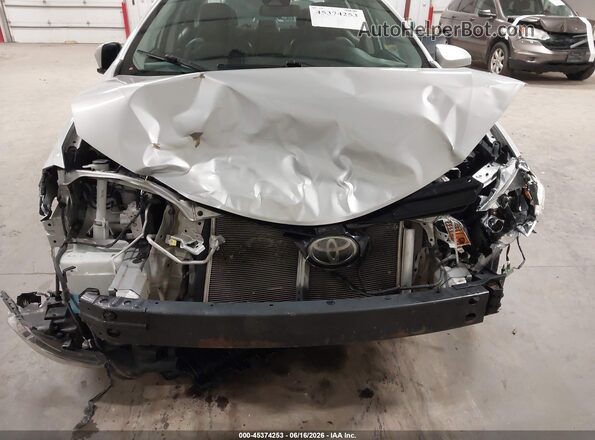 5YFBURHE5HP696034 2017 TOYOTA COROLLA Серебряный Вид спереди