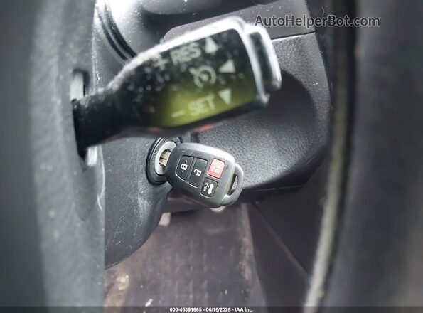 5YFBURHE6GP413977 2016 TOYOTA COROLLA Silver Widok deski rozdzielczej