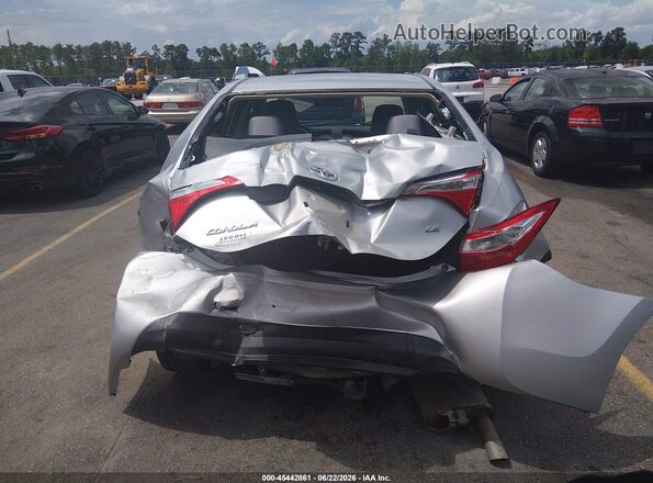 5YFBURHE7GP554282 2016 TOYOTA COROLLA Silver Widok z przodu