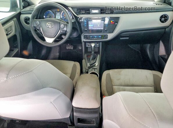 5YFBURHE7KP948504 2019 TOYOTA COROLLA Silver Вид панелі приладів