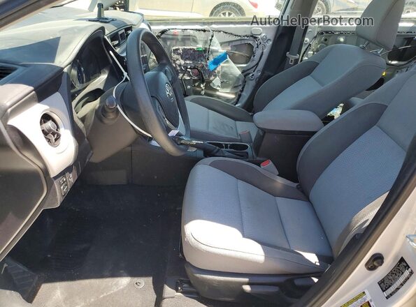 5YFBURHE8HP600056 2017 TOYOTA COROLLA Silver Սալոնի դիմացի տեսք