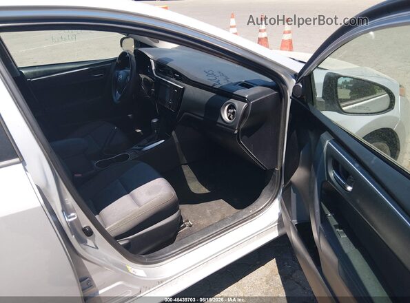 5YFBURHE8HP601367 2017 TOYOTA COROLLA Silver Front interior view