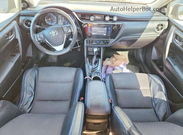5YFBURHEXHP654538 2017 TOYOTA COROLLA Silver Widok deski rozdzielczej