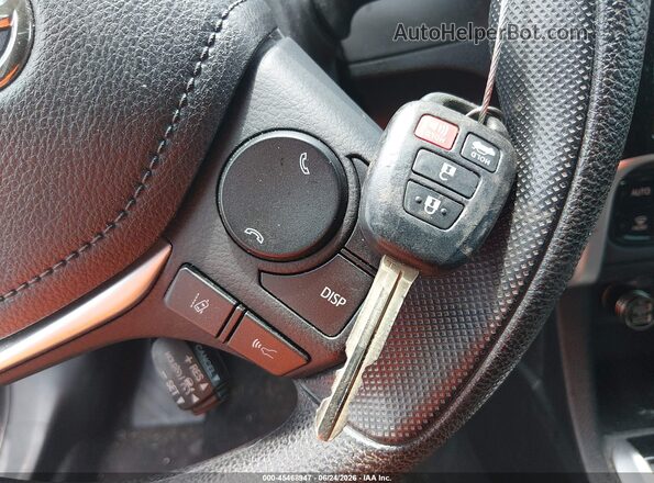 5YFBURHEXHP680105 2017 TOYOTA COROLLA Black Вид панелі приладів