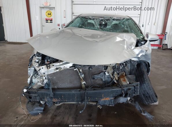 5YFBURHEXJP842563 2018 TOYOTA COROLLA Silver Front view