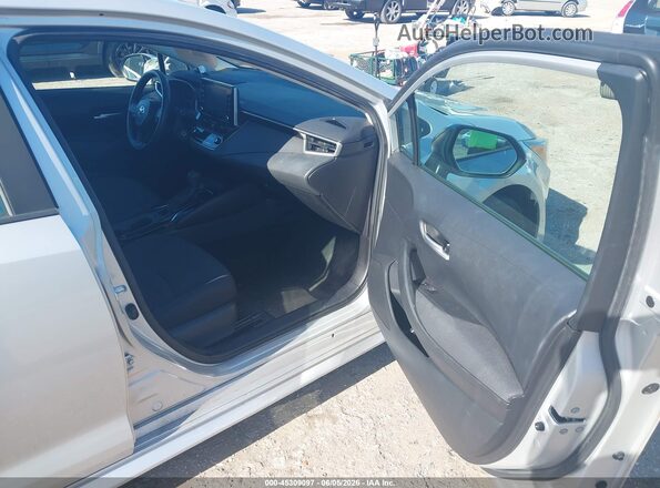 5YFEPMAE2MP202482 2021 TOYOTA COROLLA Silver Widok wnętrza z przodu