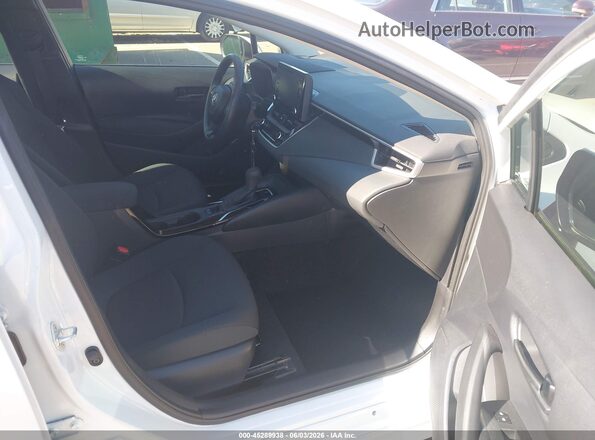 5YFEPMAE2NP292685 2022 TOYOTA COROLLA White Front interior view