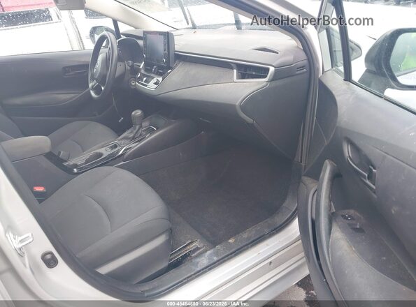 5YFEPMAE4NP350070 2022 TOYOTA COROLLA Серебряный Вид салона спереди