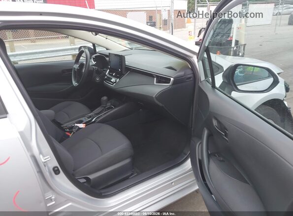 5YFEPMAE7NP326846 2022 TOYOTA COROLLA Silver წინა სალონის ხედი