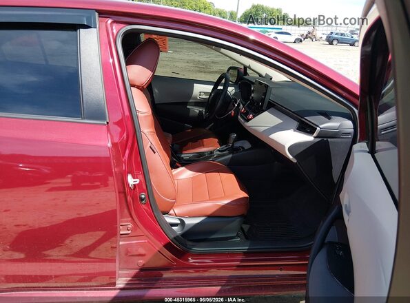 5YFEPMAE8NP378647 2022 TOYOTA COROLLA Red Front interior view