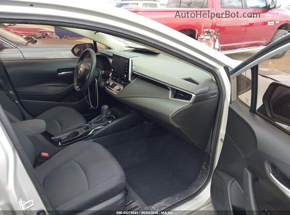 5YFEPRAE8LP109851 2020 TOYOTA COROLLA Silver Front interior view