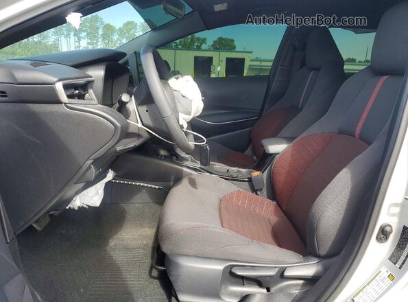 5YFS4MCE3RP208288 2024 TOYOTA COROLLA Silver Widok wnętrza z przodu