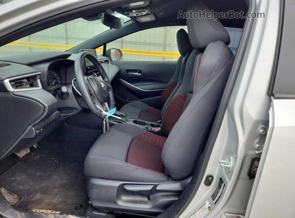 5YFS4MCE7RP214241 2024 TOYOTA COROLLA Серебряный Вид салона спереди