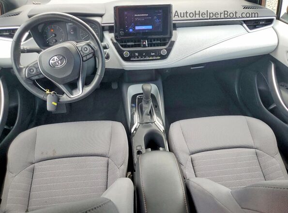 5YFS4MCE8PP149333 2023 TOYOTA COROLLA Red Widok deski rozdzielczej