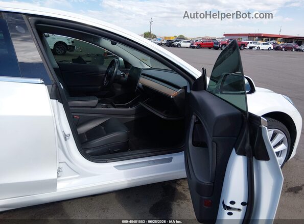 5YJ3E1EA2KF301489 2019 TESLA MODEL 3 White Front interior view