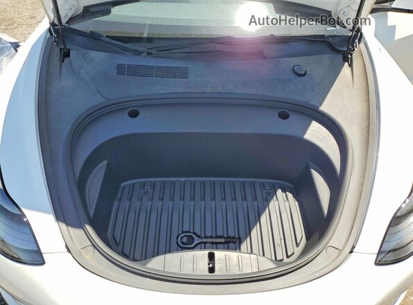 5YJ3E1EA2PF587769 2023 TESLA MODEL White Rear interior view